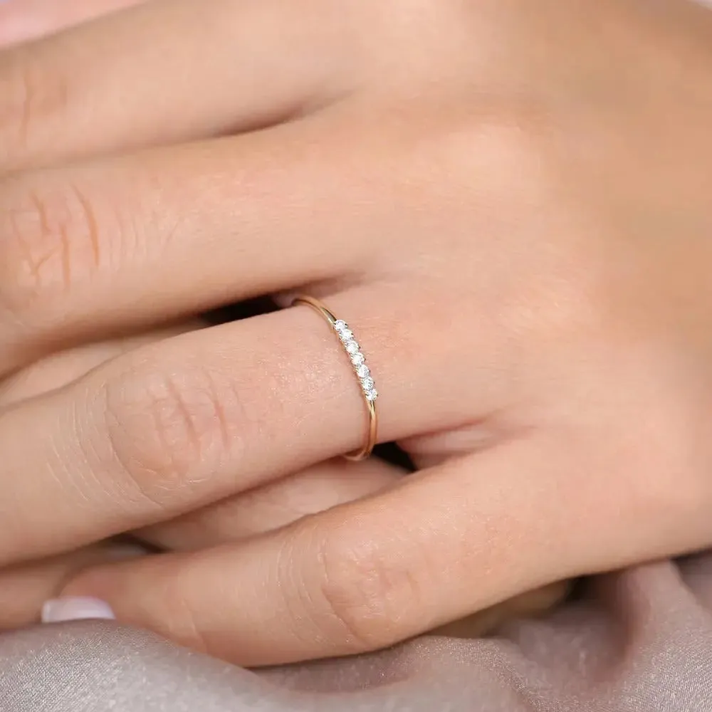 0.10CTW Round Cut Diamond Wedding Band