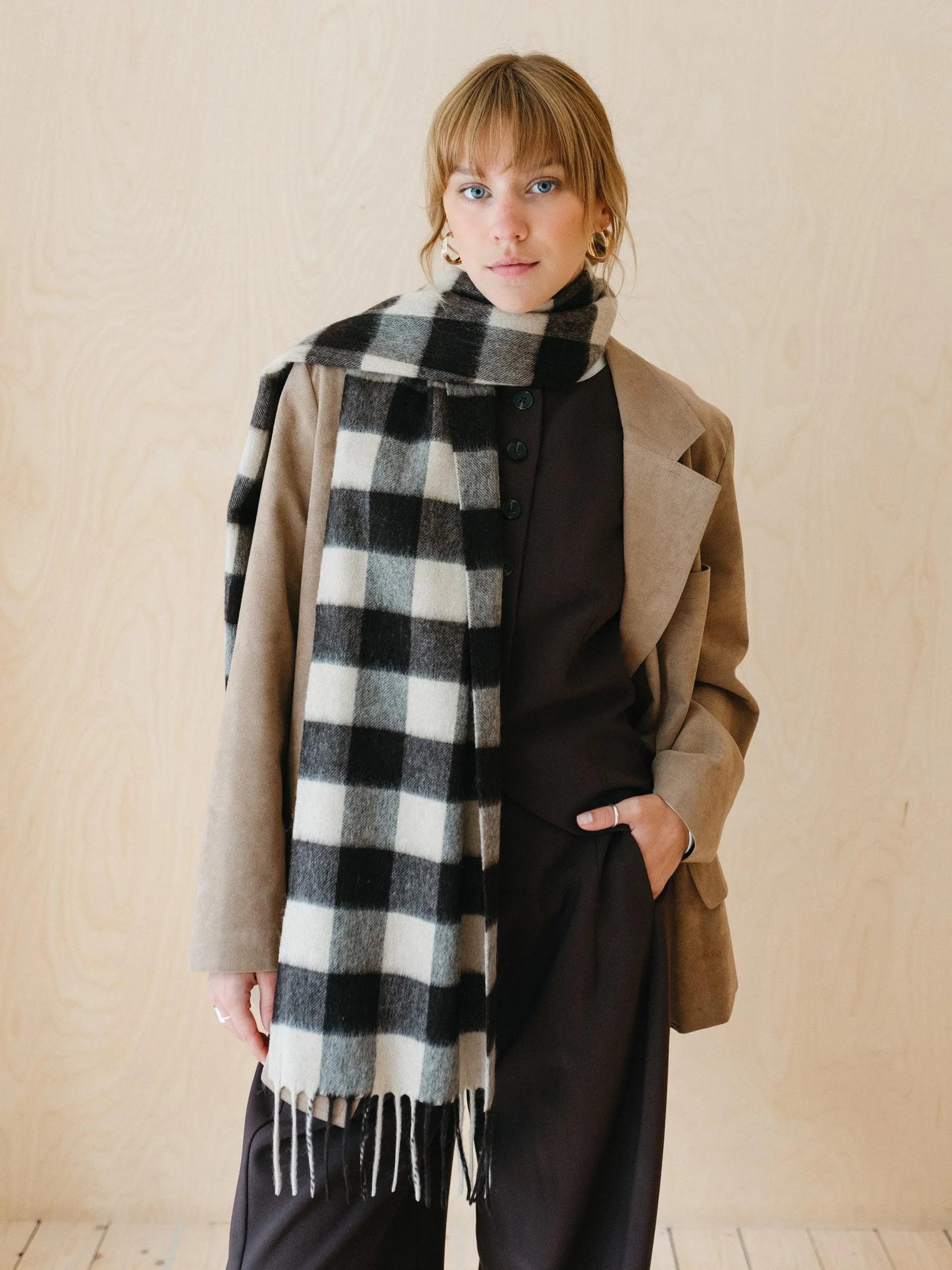 Lambswool scarf in brown gingham