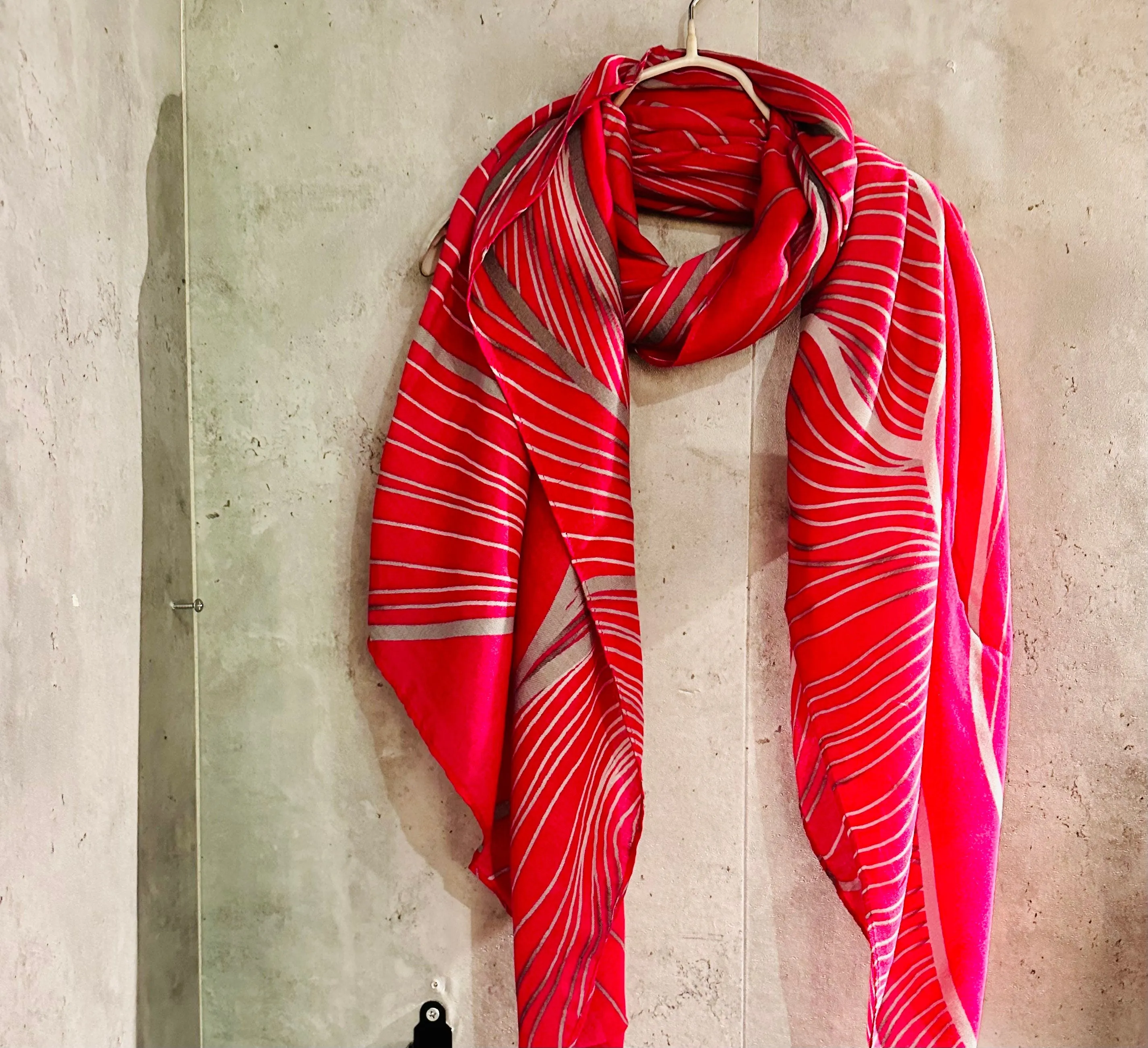 Leaf Vein Pattern in Pink Cotton Scarf for Women,Suitable for all Season,An Eco-Friendly Gift for Mom,Ideal for Birthday.