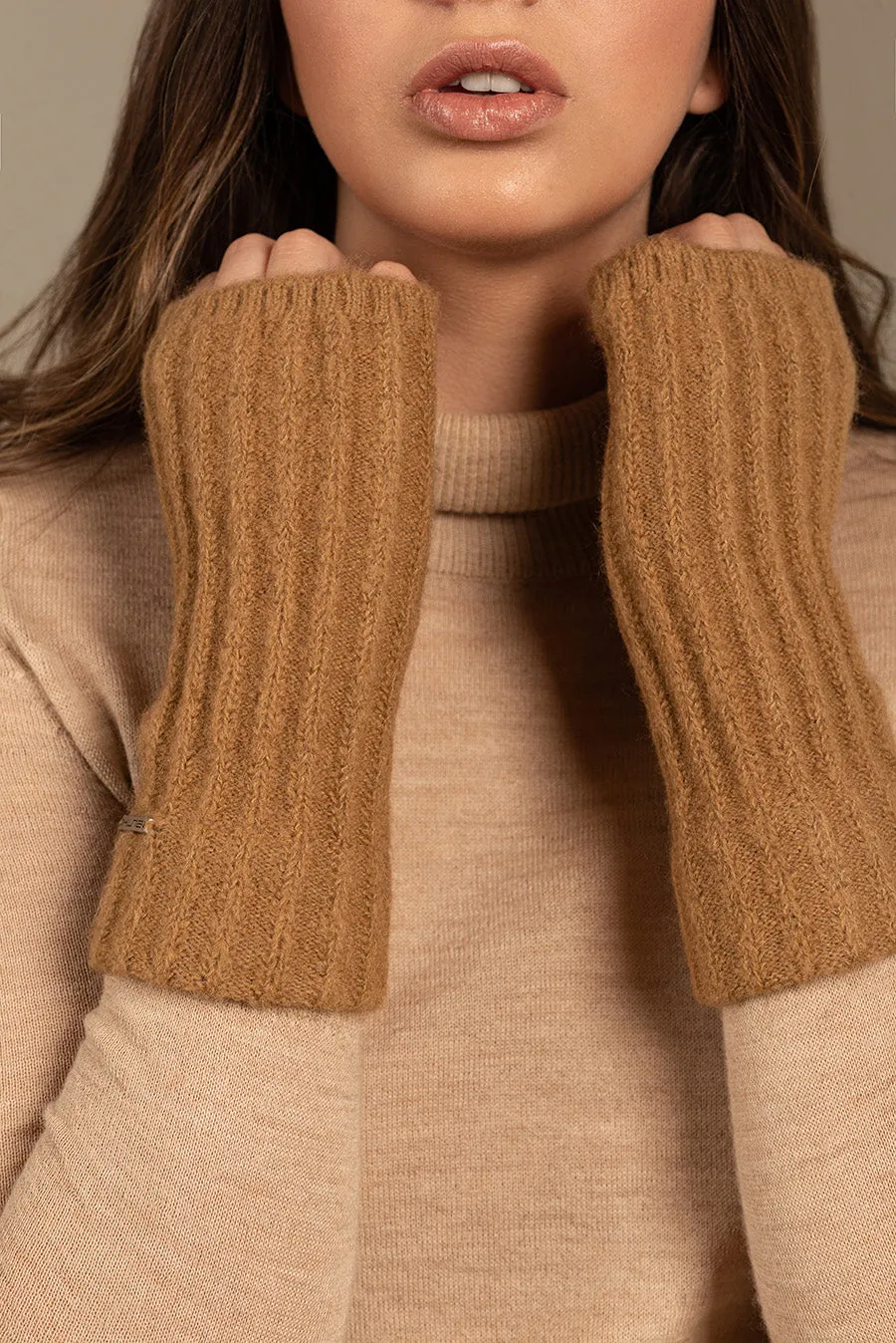 Urubamba Gloves Baby Alpaca & Silk Color Croissant