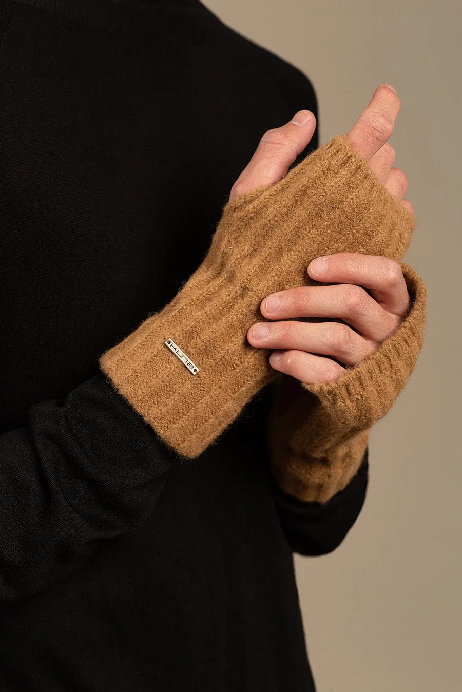 Urubamba Gloves Baby Alpaca & Silk Color Croissant