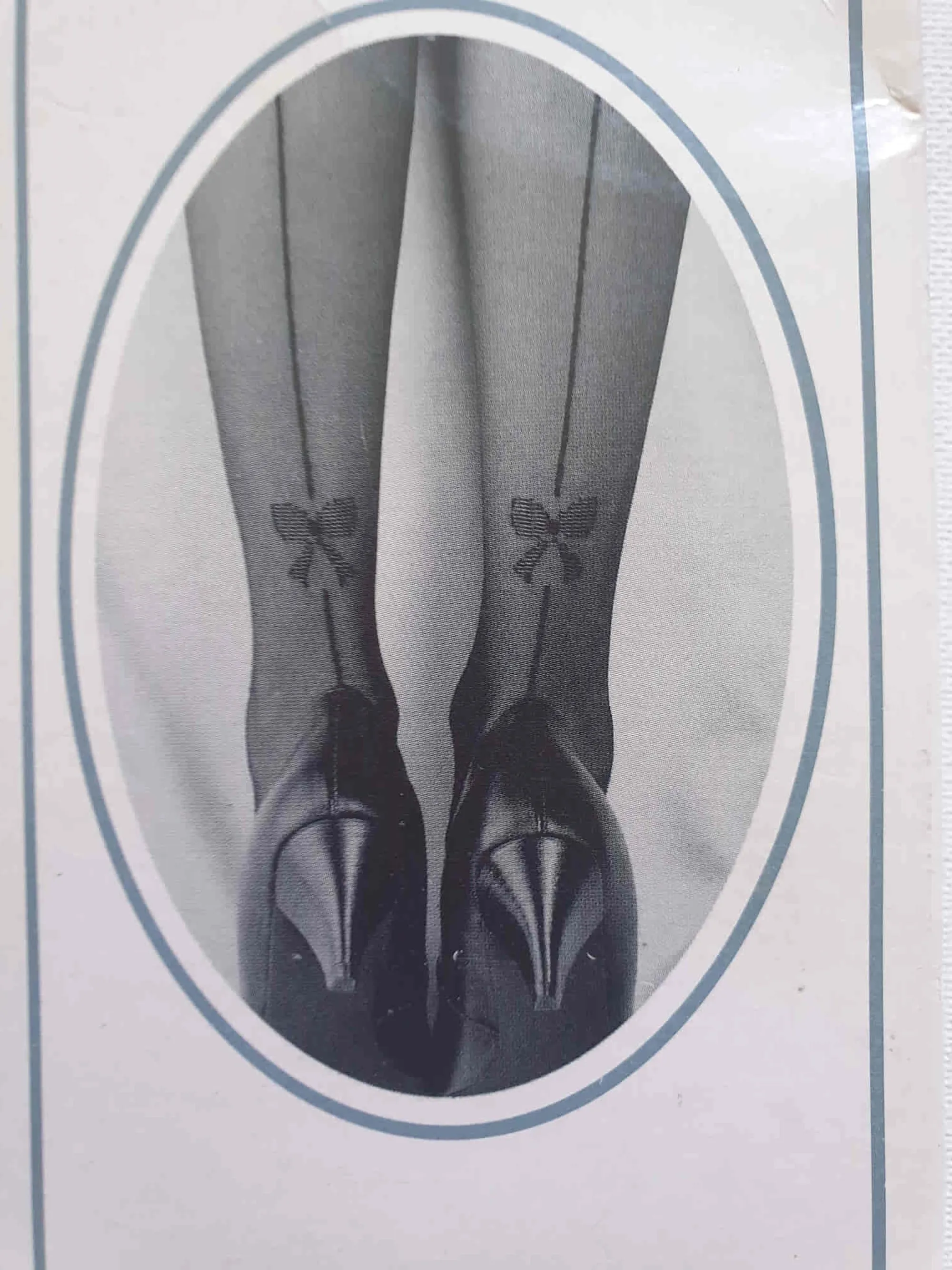 White Bow Accent Pantyhose with Seamed Look - XL