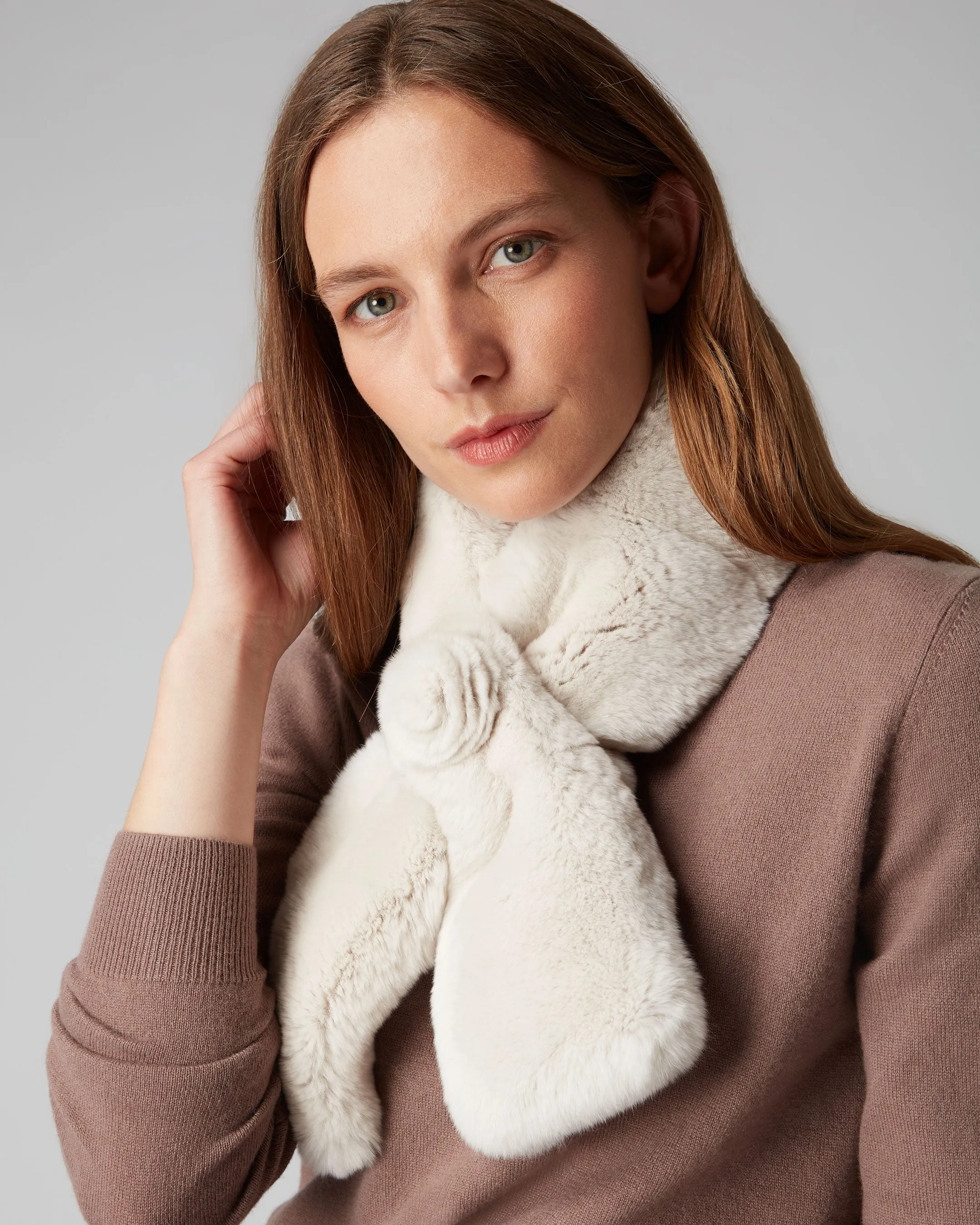 Women's Fur Neck Warmer Snow Grey